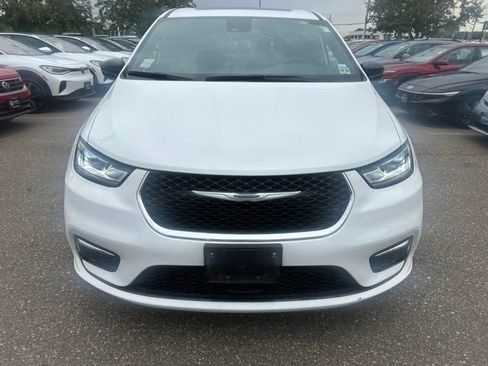 Used 2026 Chrysler Pacifica Limited FWD image 8