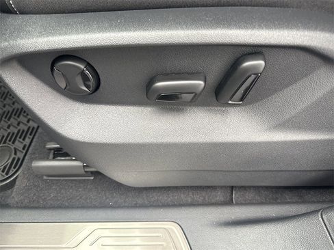 New 2026 Volkswagen Atlas SE image 10