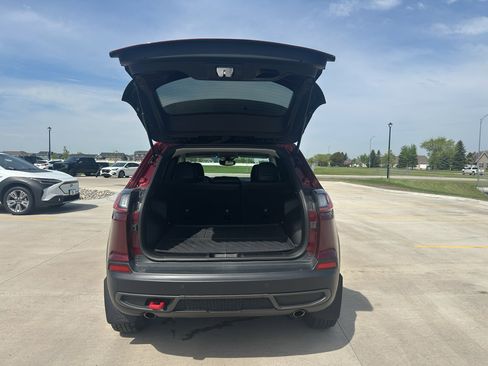 Used 2021 Jeep Cherokee Trailhawk AWD/4WD image 7