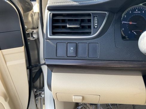 Used 2016 Toyota Camry LE image 7