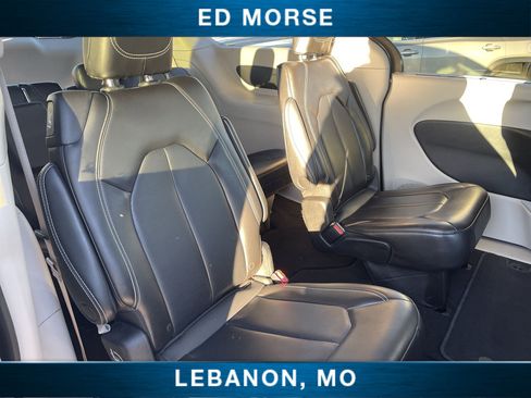 Used 2023 Chrysler Pacifica Touring-L image 25