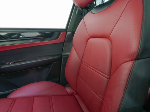 Used 2025 Porsche Cayenne GTS image 27