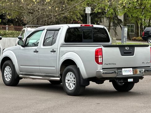 Used 2018 Nissan Frontier SV image 6