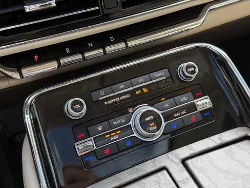 Used 2022 Lincoln Navigator L Reserve AWD/4WD image 21