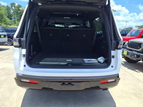 New 2026 Jeep Grand Wagoneer L 4WD image 19