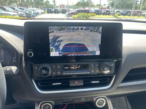 Used 2024 Toyota Grand Highlander XLE FWD image 3