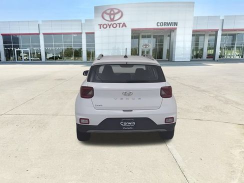 Used 2025 Hyundai Venue SEL FWD image 14
