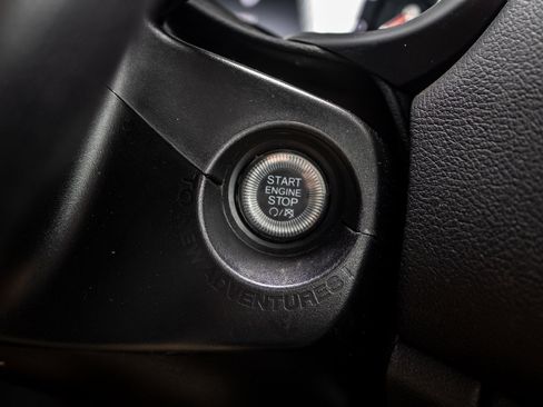 Used 2023 Jeep Renegade Limited image 31