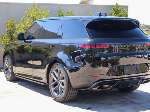 Used 2024 Land Rover Range Rover Sport Dynamic SE AWD/4WD image 4