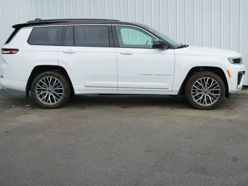 Used 2026 Jeep Grand Cherokee L Summit w/ Advanced Protech Group IV AWD/4WD image 2