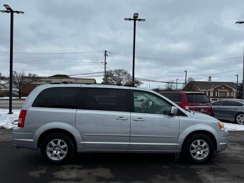 Used 2008 Chrysler Town & Country Touring w/ Flexible Seating Group image 4