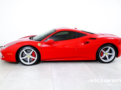 Used 2018 Ferrari 488 GTB RWD image 5