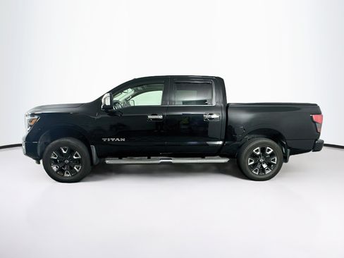 Used 2021 Nissan Titan SL w/ Moonroof Package AWD/4WD image 4