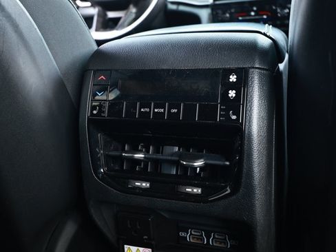 Used 2021 Jeep Grand Cherokee L Limited AWD/4WD image 33