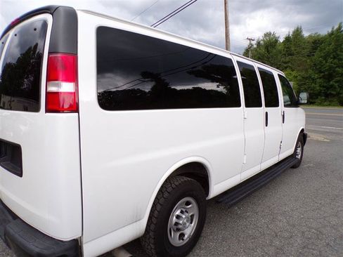 Used 2017 Chevrolet Express 3500 LS RWD image 10