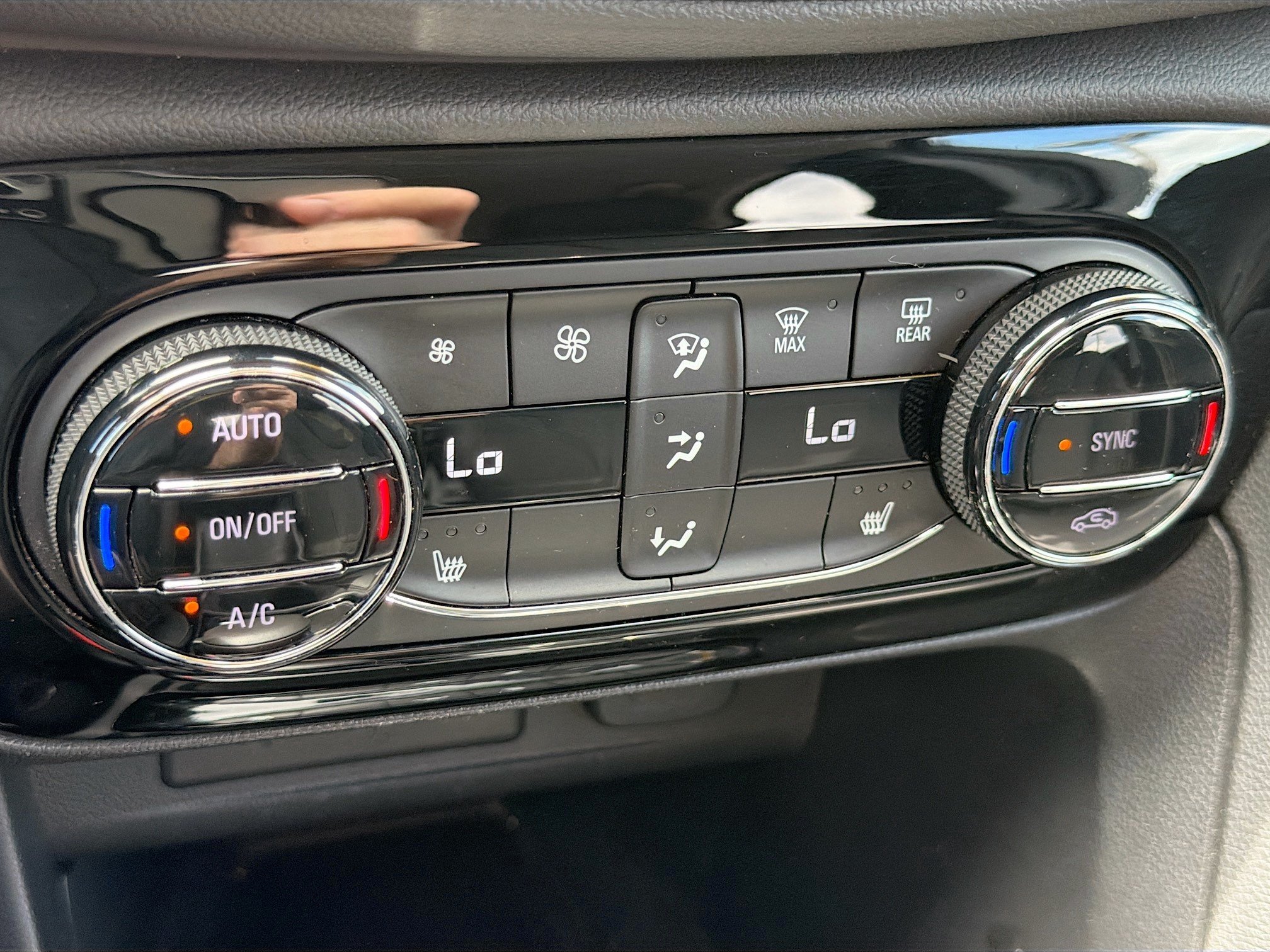 Used 2023 Buick Encore GX Select w/ Sport Touring Package FWD image 16