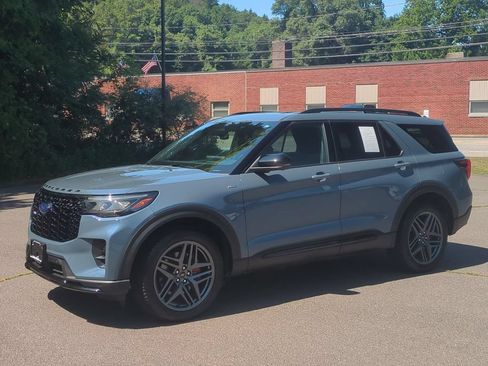 Used 2025 Ford Explorer ST-Line w/ Premium Package AWD/4WD image 2