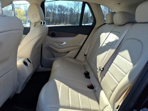 Used 2022 Mercedes-Benz GLC 300 4MATIC image 23