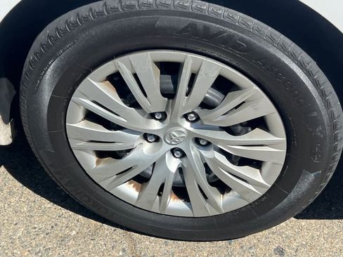 Used 2014 Toyota Camry LE FWD image 15