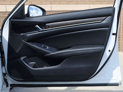 Used 2019 Honda Accord EX image 27