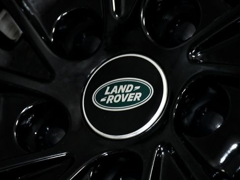 Used 2025 Land Rover Range Rover SE image 96