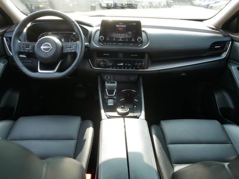Certified 2023 Nissan Rogue SV w/ SV Premium B Package AWD/4WD image 10