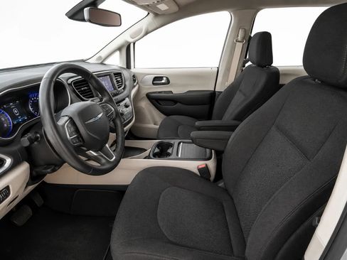 Used 2019 Chrysler Pacifica Touring Plus FWD image 10
