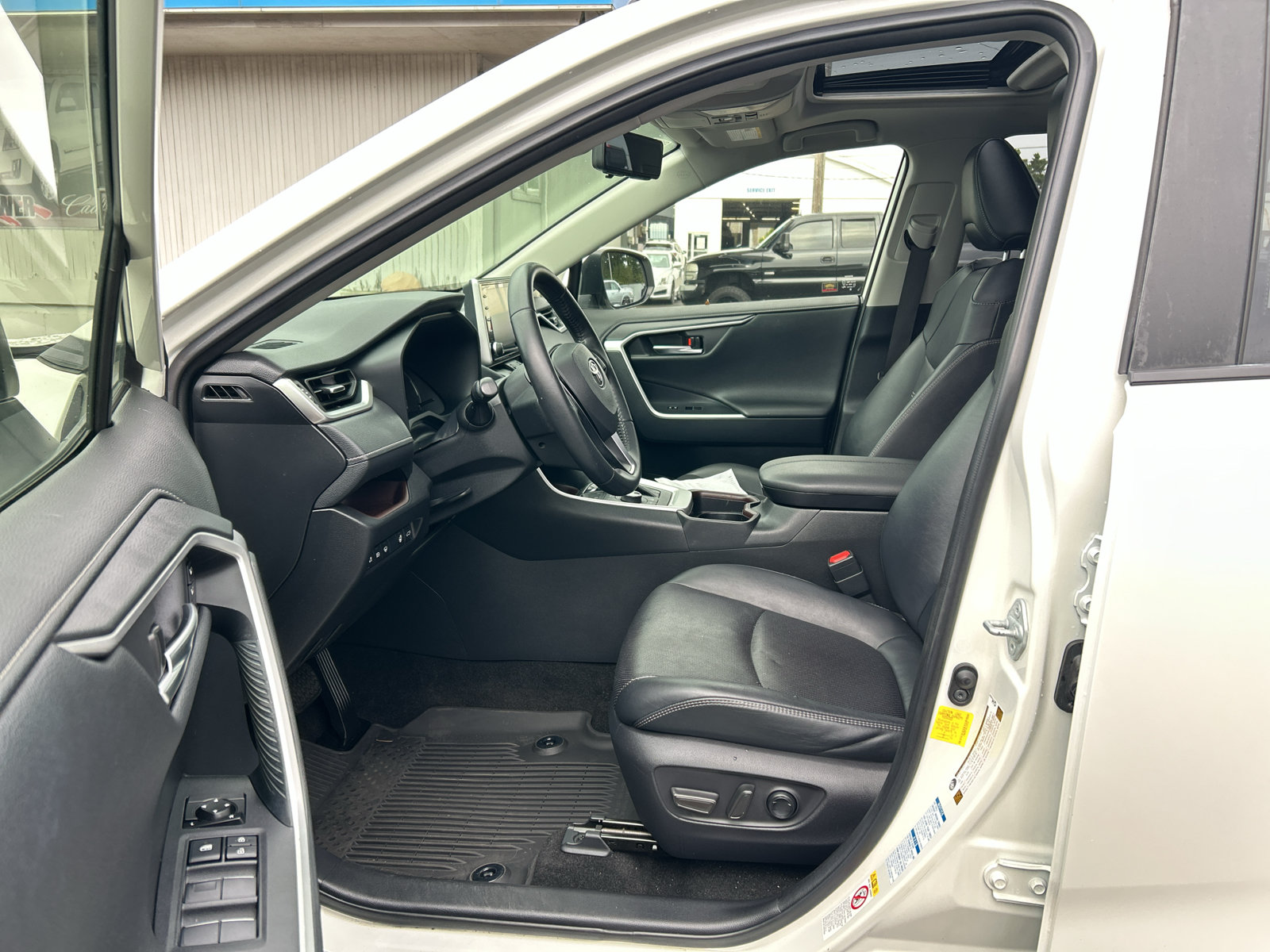 Used 2019 Toyota RAV4 Limited w/ Cold Weather Package AWD/4WD image 12