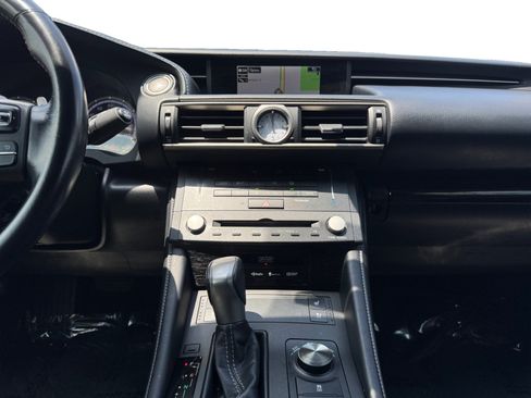Used 2015 Lexus RC 350 w/ Luxury Package RWD image 11