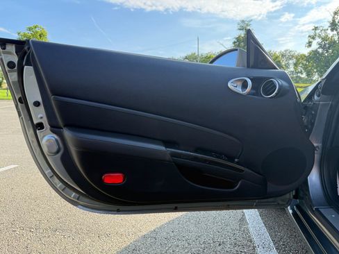 Used 2006 Nissan 350Z Track w/ (N93) Cargo Convenience Pkg RWD image 21