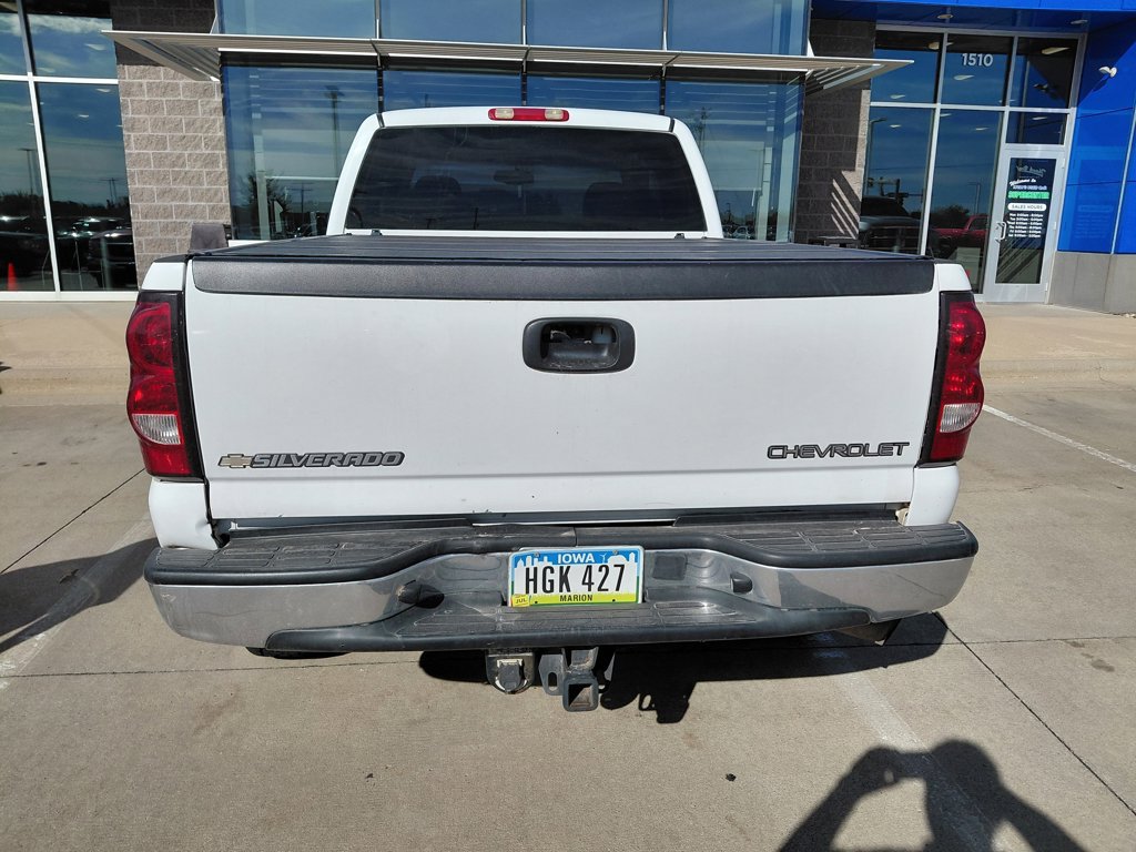 Used 2004 Chevrolet Silverado 2500 LS w/ Heavy-Duty Power Package AWD/4WD image 4