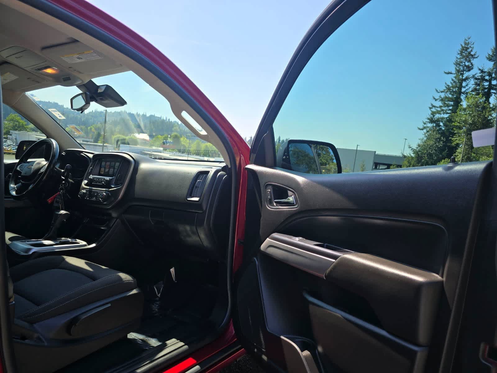 Used 2018 Chevrolet Colorado LT w/ LT Convenience Package RWD image 26