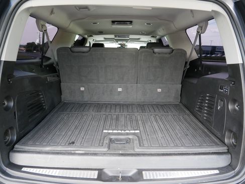 Used 2019 Cadillac Escalade ESV Luxury AWD/4WD image 19