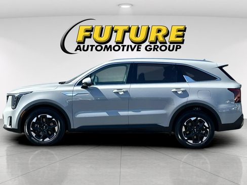 Certified 2025 Kia Sorento S w/ Panoramic Sunroof Package FWD image 7