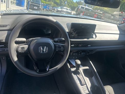 Used 2025 Honda Accord SE image 12