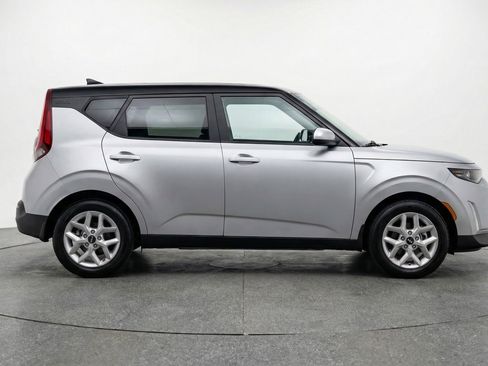 Used 2025 Kia Soul LX w/ LX Technology Package image 11