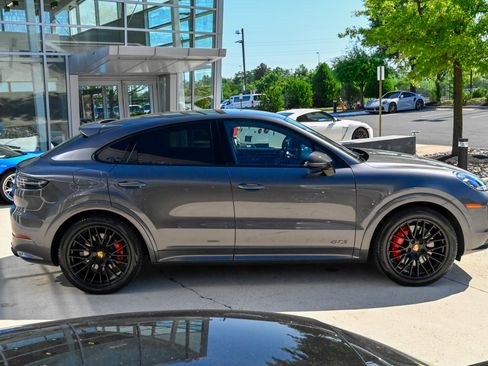 Used 2023 Porsche Cayenne GTS AWD/4WD image 4