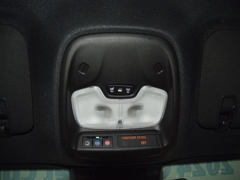 Used 2024 Chevrolet Colorado Z71 w/ Z71 Convenience Package 2 AWD/4WD image 50