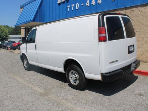 Used 2017 Chevrolet Express 2500 RWD image 3