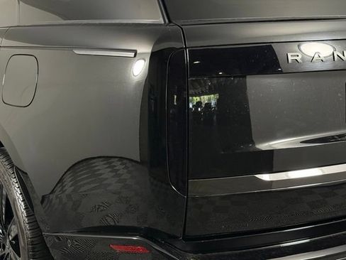 Used 2025 Land Rover Range Rover SE AWD/4WD image 13