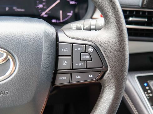 Used 2026 Toyota Sienna LE FWD image 17