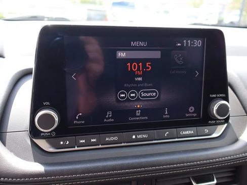 Used 2024 Nissan Rogue SV FWD image 37