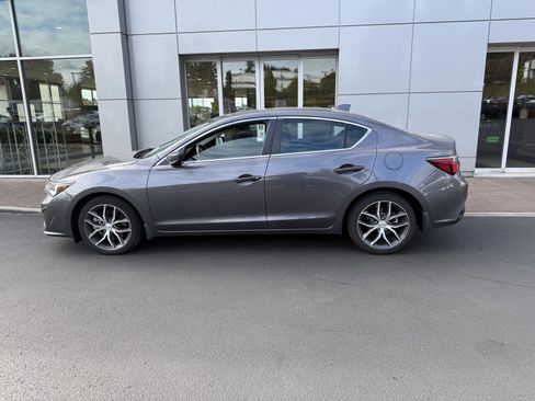 Used 2022 Acura ILX w/ Premium Package FWD image 2