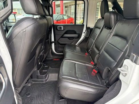 Used 2018 Jeep Wrangler Unlimited Sahara AWD/4WD image 11