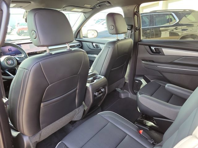 Used 2025 Buick Enclave Preferred FWD image 12