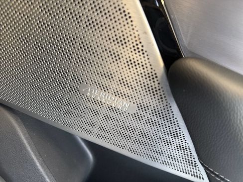 Used 2019 Land Rover Range Rover Velar R-Dynamic SE image 24