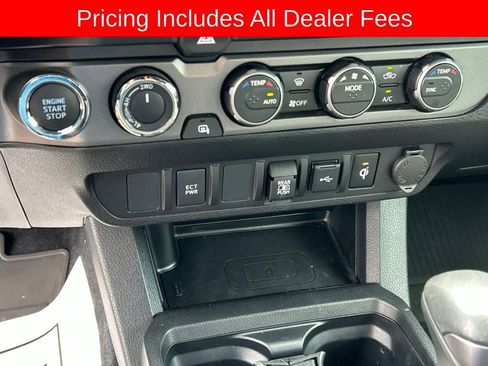 Used 2022 Toyota Tacoma TRD Off-Road AWD/4WD image 12
