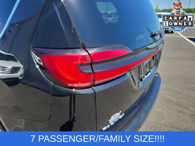 Used 2023 Chrysler Pacifica Touring-L FWD image 22