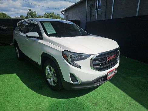 Used 2020 GMC Terrain SLE FWD image 2