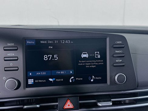 Used 2025 Hyundai Elantra Blue image 21